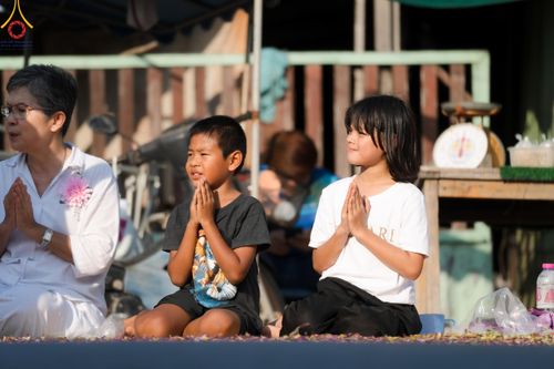 ภาพ No.110550:พิธีต้อนรับพระธรรมยาตรา ในโครงการธรรมยาตรากตัญญูบูชา มหาปูชนียาจารย์ พระมงคลเทพมุนี(สด จนฺทสโร) พระผู้ปราบมาร อนุสรณ์สถาน 7 แห่ง ปีที่ 12 วันที่ 11 มกราคม พ.ศ. 2567 ณ อนุสรณ์สถานลำดับที่ 3 สถานที่เกิดใหม่ในเพศสมณะ วัดสองพี่น้อง จ.สุพรรณบุรี
