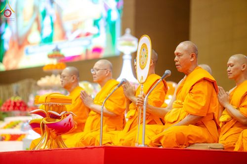 ภาพ No.167864:พิธีทอดกฐิน และ พิธีกรานกฐิน ในวันอาทิตย์ที่ 3 พฤศจิกายน พ.ศ. 2567 ณ วัดพระธรรมกาย จ.ปทุมธานี