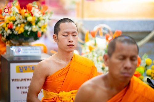 ภาพ No.297275:วันที่ 15 มกราคม พ.ศ.2569 พระธรรมยาตราปฏิบัติธรรมและถ่ายภาพหมู่ประวัติศาสตร์ อนุสรณ์สถานลำดับที่ 4 สถานที่เกิดด้วยกายธรรม  ณ วัดโบสถ์บน ต.บางคูเวียง จ.นนทบุรี ในโครงการธรรมยาตรา กตัญญูบูชา มหาปูชนียาจารย์ พระมงคลเทพมุนี(สด จนฺทสโร) พระผู้ปราบมาร อนุสรณ์ส