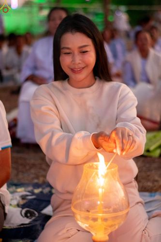 ภาพ No.294062:วันที่ 13 มกราคม พ.ศ. 2569 พิธีจุดประทีปถวายเป็นพุทธบูชา และบูชาธรรมมหาปูชนียาจารย์  (ภาพชุดที่ 2) ณ วัดสองพี่น้อง ต.ต้นตาล อ.สองพี่น้อง จ.สุพรรณบุรี ในโครงการธรรมยาตรา กตัญญูบูชา มหาปูชนียาจารย์ พระมงคลเทพมุนี(สด จนฺทสโร) พระผู้ปราบมาร อนุสรณ์สถาน 7 แห่