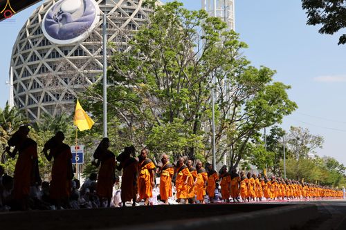 ภาพ No.304658:วันที่ 25 มกราคม พ.ศ. 2569 พิธีต้อนรับพระธรรมยาตรา (ภาพชุดที่ 2) รร.สามัคคีราษฏร์บำรุง-วัดพระธรรมกาย ในโครงการธรรมยาตรา กตัญญูบูชา มหาปูชนียาจารย์ พระมงคลเทพมุนี(สด จนฺทสโร) พระผู้ปราบมาร อนุสรณ์สถาน 7 แห่ง ปีที่ 14