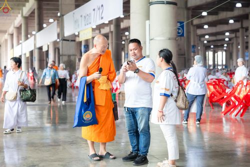 ภาพ No.325847:วันที่ 22 เมษายน พ.ศ.2569(วันคุ้มครองโลก) งานถวายมหาสังฆทาน 40,000 กว่าวัดทั่วประเทศ เจ้าหน้าที่ สาธุชน ร่วมใจจัดเตรียมภัตตาหารเพล (ชุด 2)