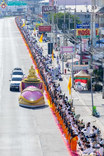 ภาพ No.287747:วันที่ 3 มกราคม พ.ศ. 2569 พิธีต้อนรับพระธรรมยาตรา ครั้งที่ 2 (ภาพชุดที่ 2) ในโครงการธรรมยาตรา กตัญญูบูชา มหาปูชนียาจารย์ พระมงคลเทพมุนี(สด จนฺทสโร) พระผู้ปราบมาร อนุสรณ์สถาน 7 แห่ง ปีที่ 14 ณ อนุสรณ์สถานมหาวิหารพระมงคลเทพมุนี (โลตัสแลนด์) อ.สองพี่น้อง จ.