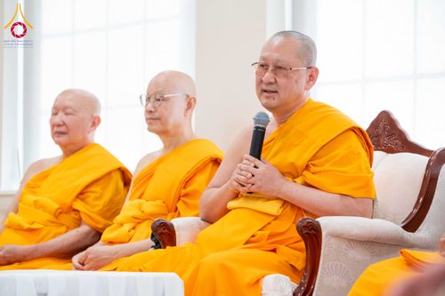 ภาพ No.319184:วันที่ 29 มีนาคม พ.ศ.2569 พิธีอัญเชิญรูปหล่อพระมงคลเทพมุนี (สด จนฺทสโร) ประดิษฐาน ณ ห้องปฏิบัติธรรม “มงคลรัตนโชติ”  วัดพระธรรมกายชิคาโก ประเทศสหรัฐอเมริกา