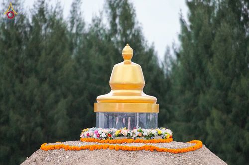 ภาพ No.346662:วันอาทิตย์ที่ 30 สิงหาคม พ.ศ.2569 พิธีทอดผ้าป่า สวดธรรมจักรกัปปวัตนสูตรกลั่นแผ่นดินโปรยรัตนชาติ  สถาปนาองค์พระเจดีย์เพื่อสร้างสันติภาพโลก  ณ ศูนย์ปฏิบัติธรรมพนมสารคาม (เพชรตะวัน) จังหวัดฉะเชิงเทรา
