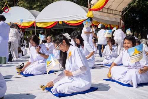 ภาพ No.285837:วันพุธที่ 10 ธันวาคม พ.ศ.2568  พิธีตอกเสาเข็มมงคลต้นสุดท้าย รองรับองค์พระเจดีย์เพื่อสร้างสันติภาพโลก ณ ศูนย์ปฏิบัติธรรมและศูนย์อบรมเยาวชน ชัยนาท