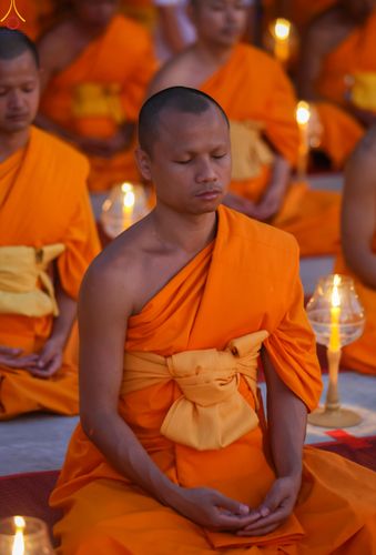 ภาพ No.302904:วันที่ 24 มกราคม พ.ศ. 2569 พิธีจุดประทีปธรรมถวายเป็นพุทธบูชา  และบูชาธรรมมหาปูชนียาจารย์  ณ อาคารธรรมยาตรา กตัญญูบูชามหาปูชนียาจารย์  ตรงข้ามวัดปากน้ำภาษีเจริญ จ.กรุงเทพมหานคร ในโครงการธรรมยาตรา กตัญญูบูชา มหาปูชนียาจารย์ พระมงคลเทพมุนี(สด จนฺทสโร) พระผู