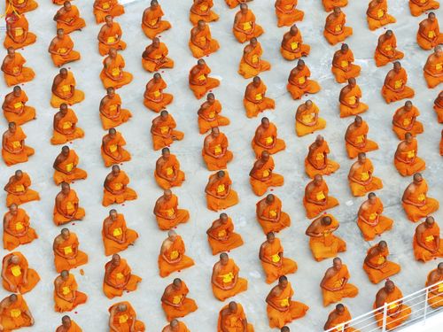 ภาพ No.299982:วันที่ 22 มกราคม พ.ศ.2569 พระธรรมยาตราปฏิบัติธรรม และถ่ายภาพหมู่ประวัติศาสตร์ ณ อาคารธรรมยาตรา กตัญญูบูชามหาปูชนียาจารย์  ตรงข้ามวัดปากน้ำภาษีเจริญ จ.กรุงเทพมหานคร ในโครงการธรรมยาตรา กตัญญูบูชา มหาปูชนียาจารย์ พระมงคลเทพมุนี(สด จนฺทสโร) พระผู้ปราบมาร อนุ