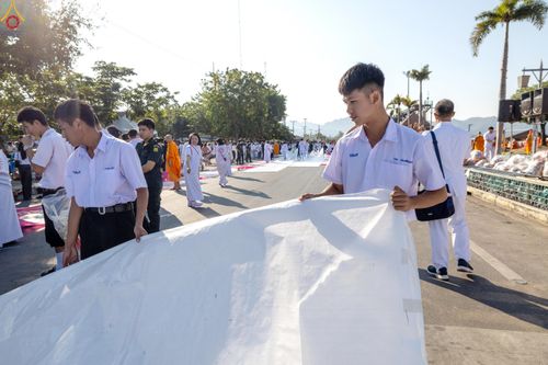 ภาพ No.282495:วันที่ 19 -20 ธันวาคม พ.ศ.2568 เบื้องหลังความสำเร็จ ของการจัดงานตักบาตร พระ 10,000 รูป Skywalk กาญจนบุรี