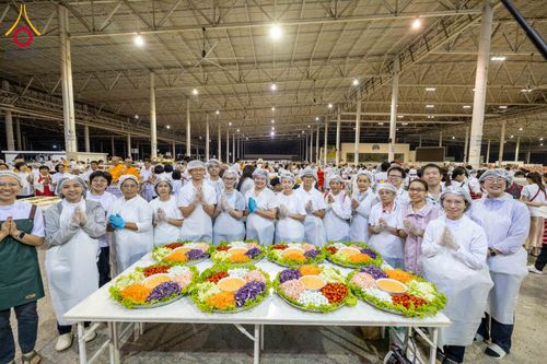 ภาพ No.279122:วันที่ 2 มกราคม พ.ศ.2569 พิธีถวายภัตตาหารเป็นสังฆทาน แด่พระธรรมยาตรา ณ วัดพระธรรมกาย ปทุมธานี ในโครงการธรรมยาตรา กตัญญูบูชา มหาปูชนียาจารย์ พระมงคลเทพมุนี(สด จนฺทสโร) พระผู้ปราบมาร อนุสรณ์สถาน 7 แห่ง ปีที่ 14