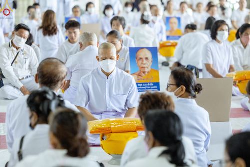 ภาพ No.84119:พิธีเวียนประทักษิณ พิธีวันทาเจดีย์ พิธีขอขมา และมอบผ้าไตร  ในโครงการบรรพชาอุปสมบทหมู่ธรรมทายาทรุ่นเข้าพรรษา และโครงการบรรพชาสามเณรโรงเรียนนานาชาติ รุ่นที่12 ในวันเสาร์ที่ 22 กรกฎาคม พ.ศ. 2566