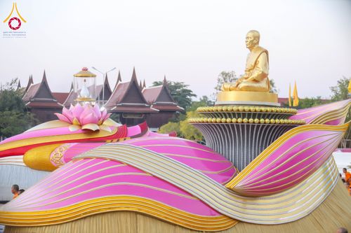 ภาพ No.294607:วันอาทิตย์ที่ 14 ธันวาคม พ.ศ.2568 พระธรรมยาตราปฏิบัติธรรมและถ่ายภาพหมู่ประวัติศาสตร์ ณ วัดสองพี่น้อง ต.ต้นตาล อ.สองพี่น้อง จ.สุพรรณบุรี ในโครงการธรรมยาตรา กตัญญูบูชา มหาปูชนียาจารย์ พระมงคลเทพมุนี(สด จนฺทสโร) พระผู้ปราบมาร อนุสรณ์สถาน 7 แห่ง ปีที่ 14