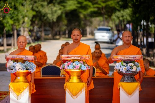 ภาพ No.285779:วันพุธที่ 10 ธันวาคม พ.ศ.2568  พิธีตอกเสาเข็มมงคลต้นสุดท้าย รองรับองค์พระเจดีย์เพื่อสร้างสันติภาพโลก ณ ศูนย์ปฏิบัติธรรมและศูนย์อบรมเยาวชน ชัยนาท