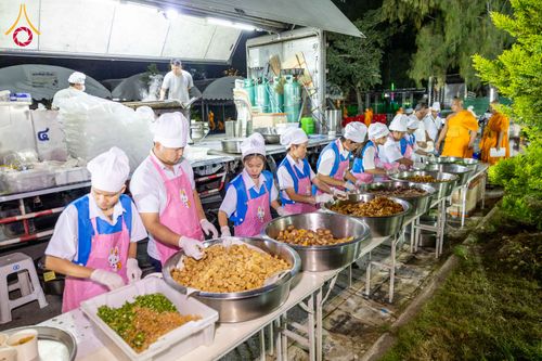 ภาพ No.289502:วันที่ 7 มกราคม พ.ศ. 2569 พิธีถวายภัตตาหารเป็นสังฆทาน แด่พระธรรมยาตรา ในโครงการธรรมยาตรา กตัญญูบูชา มหาปูชนียาจารย์ พระมงคลเทพมุนี(สด จนฺทสโร) พระผู้ปราบมาร อนุสรณ์สถาน 7 แห่ง ปีที่ 14 ณ อนุสรณ์สถานมหาวิหารพระมงคลเทพมุนี (โลตัสแลนด์) อ.สองพี่น้อง จ.สุพรร