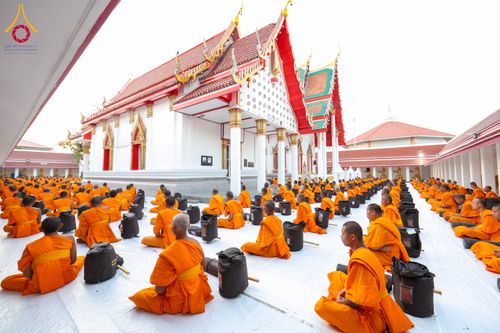 ภาพ No.294626:วันอาทิตย์ที่ 14 ธันวาคม พ.ศ.2568 พระธรรมยาตราปฏิบัติธรรมและถ่ายภาพหมู่ประวัติศาสตร์ ณ วัดสองพี่น้อง ต.ต้นตาล อ.สองพี่น้อง จ.สุพรรณบุรี ในโครงการธรรมยาตรา กตัญญูบูชา มหาปูชนียาจารย์ พระมงคลเทพมุนี(สด จนฺทสโร) พระผู้ปราบมาร อนุสรณ์สถาน 7 แห่ง ปีที่ 14