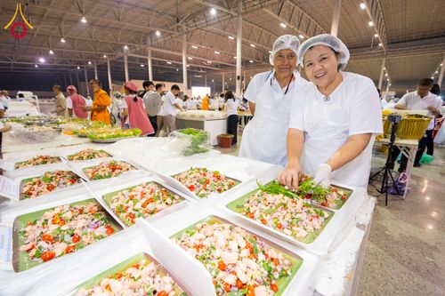 ภาพ No.306172:วันที่ 30 มกราคม พ.ศ. 2569 พิธีถวายภัตตาหารเป็นสังฆทาน แด่พระธรรมยาตรา ณ วัดพระธรรมกาย  จังหวัดปทุมธานี ในโครงการธรรมยาตรา กตัญญูบูชา มหาปูชนียาจารย์ พระมงคลเทพมุนี(สด จนฺทสโร) พระผู้ปราบมาร อนุสรณ์สถาน 7 แห่ง ปีที่ 14