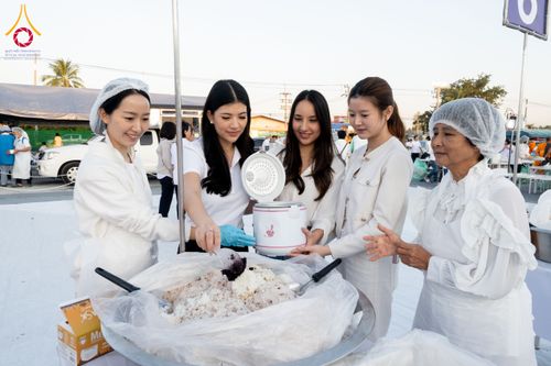 ภาพ No.289876:วันที่ 8 มกราคม พ.ศ. 2569 พิธีถวายภัตตาหารเป็นสังฆทาน แด่พระธรรมยาตรา ณ อนุสรณ์สถานคลองบางนางแท่น อ.สามพราน จ.นครปฐม ในโครงการธรรมยาตรา กตัญญูบูชา มหาปูชนียาจารย์ พระมงคลเทพมุนี(สด จนฺทสโร) พระผู้ปราบมาร อนุสรณ์สถาน 7 แห่ง ปีที่ 14