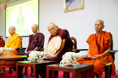 ภาพ No.325568:วันที่ 24 เมษายน พ.ศ.2569 หลวงพ่อทัตตชีโว รองเจ้าอาวาสวัดพระธรรมกาย ถวายการต้อนรับและปฏิสันถารคณะสงฆ์เมียนมาร์