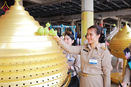 ภาพ No.311527:วันจันทร์ที่ 23 กุมภาพันธ์ พ.ศ. 2569 เปิดโลกทัศน์ผู้บริหารสถานศึกษายุคใหม่ เรียนรู้ต้นแบบการพัฒนาคนผ่านพลัง “บวร–V-Star” ผู้เข้ารับการพัฒนาตามโครงการ สพฐ. ศึกษาดูงานวัดพระธรรมกาย เสริมภาวะผู้นำคุณธรรมสู่การบริหารโรงเรียนอย่างยั่งยืน ณ อาคาร 100 ปี คุณยาย