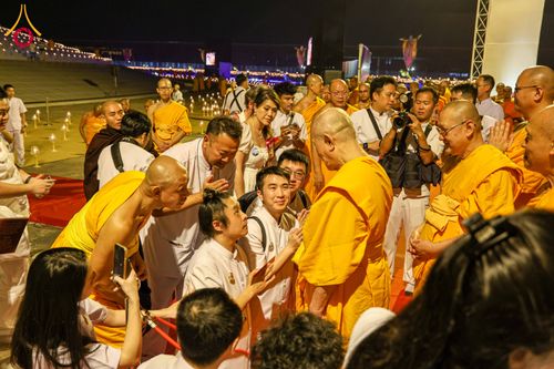 ภาพ No.312477:วันอังคารที่ 3 มีนาคม พ.ศ.2569 พิธีเวียนประทักษิณและจุดมาฆประทีป (ภาพชุดที่ 2) ณ ลานธรรมพระมหาธรรมกายเจดีย์ วัดพระธรรมกาย