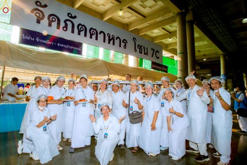 ภาพ No.325680:วันที่ 22 เมษายน พ.ศ.2569(วันคุ้มครองโลก) งานถวายมหาสังฆทาน 40,000 กว่าวัดทั่วประเทศ เจ้าหน้าที่ สาธุชน ร่วมใจจัดเตรียมภัตตาหารเพล (ชุด 2)