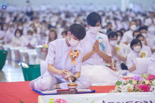 ภาพ No.78846:พิธีตักบาตร ข้าวสารอาหารแห้ง พิธีบูชาข้าวพระ ในวันอาทิตย์ต้นเดือนที่ 2 เมษายน พ.ศ. 2566