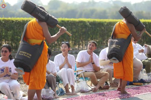 ภาพ No.299402:วันที่ 18 มกราคม พ.ศ. 2569 พิธีต้อนรับพระธรรมยาตรา ณ อนุสรณ์สถานลำดับที่ 5 สถานที่เผยแผ่วิชชาธรรมกายครั้งแรก อนุสรณ์สถานบางปลา วัดบางปลา อำเภอบางเลน จังหวัดนครปฐม ในโครงการธรรมยาตรา กตัญญูบูชา มหาปูชนียาจารย์ พระมงคลเทพมุนี(สด จนฺทสโร) พระผู้ปราบมาร อนุส