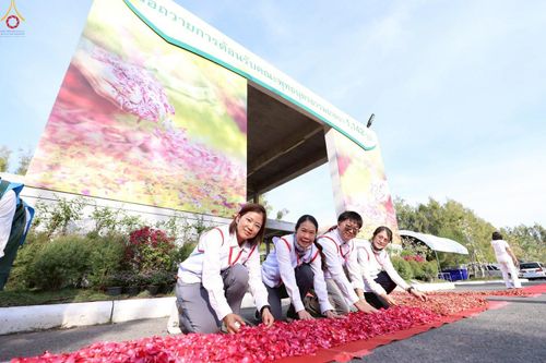 ภาพ No.296216:ภาพเบื้องหลังอาสาสมัครรวมใจ ชุดที่ 2 ในโครงการธรรมยาตรา กตัญญูบูชา มหาปูชนียาจารย์ พระมงคลเทพมุนี(สด จนฺทสโร) พระผู้ปราบมาร อนุสรณ์สถาน 7 แห่ง ปีที่ 14