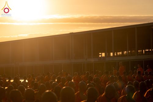 ภาพ No.285265:วันจันทร์ที่ 15 ธันวาคม พ.ศ.2568  บันทึกภาพหมู่ประวัติศาสตร์ โครงการบรรพชาอุปสมบทหมู่  รุ่นบูชาธรรมมหาปูชนียาจารย์ ประจำปี 2568 ณ ลานธรรมมหาธรรมกายเจดีย์ วัดพระธรรมกาย