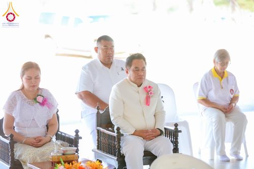 ภาพ No.313796:วันเสาร์ที่ 14 มีนาคม พ.ศ. 2569 พิธีตักบาตรแด่คณะสงฆ์ 323 วัด 4 จังหวัดชายแดนภาคใต้ พิธีถวายสังฆทานแด่คณะสงฆ์ 323 วัด ปีที่ 22 ครั้งที่ 183 พิธีมอบกองทุนหนุนแรงใจช่วยครูใต้ ปีที่ 19 ครั้งที่ 146 และพิธีทำบุญอุทิศส่วนกุศลให้ผู้วายชนม์ ณ ศูนย์ปฏิบัติธรรมภา