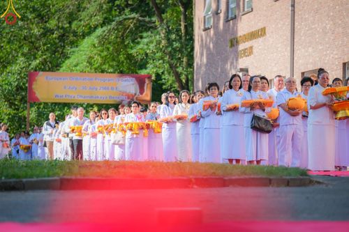 ภาพ No.83826:พิธีเวียนประทักษิณ,พิธีบรรพชาและพิธีอุปสมบทหมู่ ในโครงการอบรมพระธรรมทายาทในทวีปยุโรป  รุ่นที่ 9 วันอาทิตย์ที่ 16 กรกฎาคม พ.ศ. 2566 ณ วัดพระธรรมกายเบเนลักซ์  ประเทศเบลเยียม