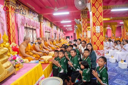 ภาพ No.303749:วันที่ 27 มกราคม พ.ศ. 2569 พิธีทอดผ้าป่าทำนุบำรุงศาสนสถาน ณ วัดตะเคียน อ.บางกรวย จ.นนทบุรี ในโครงการธรรมยาตรา กตัญญูบูชา มหาปูชนียาจารย์ พระมงคลเทพมุนี(สด จนฺทสโร) พระผู้ปราบมาร อนุสรณ์สถาน 7 แห่ง ปีที่ 14