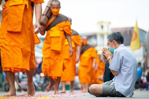 ภาพ No.69025:พิธีต้อนรับพระธรรมยาตรา ในโครงการธรรมยาตรากตัญญูบูชา มหาปูชนียาจารย์ พระมงคลเทพมุนี(สด จนฺทสโร) พระผู้ปราบมาร อนุสรณ์สถาน 7 แห่ง ปีที่ 11 วันที่ 3 มกราคม พ.ศ. 2566 ณ อนุสรณ์สถานมหาวิหารพระมงคลเทพมุนี จ.สุพรรณบุรี