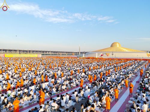 ภาพ No.68736:พิธีตักบาตรฉลองพระใหม่ วันที่ 1 มกราคม พ.ศ. 2566 ณ วัดพระธรรมกาย จ.ปทุมธานี