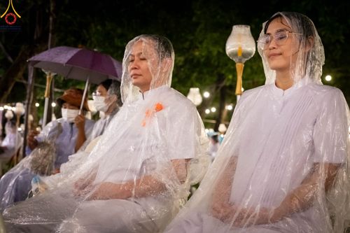 ภาพ No.89283:พิธีประดิษฐานรูปหล่อทองคำ  คุณยายอาจารย์มหารัตนอุบาสิกาจันทร์ ขนนกยูง ภายในมหาวิหารคุณยายอาจารย์ฯ เนื่องในวันครูผู้ค้นพบวิชชาธรรมกาย วันศุกร์ที่ 29 กันยายน พ.ศ. 2566 ณ วัดพระธรรมกาย จ.ปทุมธานี