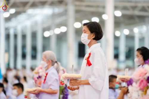 ภาพ No.83676:พิธีวางแผ่นจารึกชื่อและพิธีวางพวงมาลัยสักการะพระประธาน วันอาทิตย์ที่ 16 กรกฎาคม พ.ศ. 2566 ณ รัตนบัลลังก์ สภาธรรมกายสากล วัดพระธรรมกาย