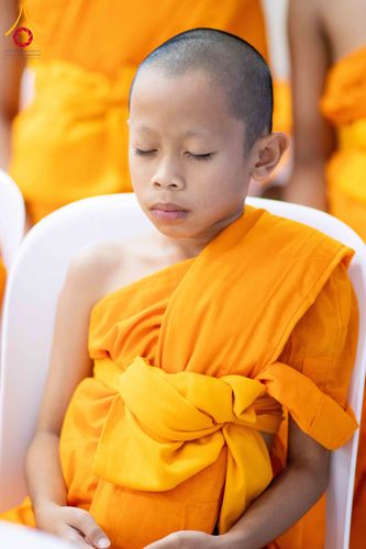 ภาพ No.321836:วันที่ 12 เมษายน พ.ศ.2569 ตักบาตรสงกรานต์ฉลองสามเณรใหม่  ณ ศูนย์ปฏิบัติธรรมระยอง(บ้านช่องลม)