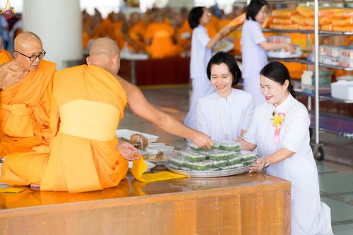 ภาพ No.343117:วันที่ 13 สิงหาคม พ.ศ.2569 พิธีบุพเปตพลี ครั้งที่ 186 ร่วมอุทิศส่วนกุศล แด่หมู่ญาติผู้ล่วงลับไปแล้ว และเป็นปัจจัยสนับสนุน การเผยแผ่พระพุทธศาสนา ณ หอฉันคุณยายอาจารย์ วัดพระธรรมกาย