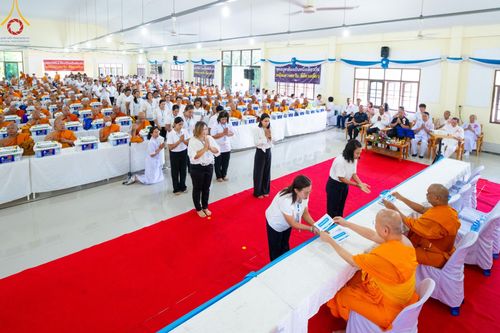 ภาพ No.137686:พิธีตักบาตร พิธีถวายสังฆทานแด่คณะสงฆ์ 323 วัด พิธีทำบุญอุทิศส่วนกุศลแด่ผู้วายชนม์ ในเหตุการณ์ความไม่สงบ 4 จังหวัดชายแดนภาคใต้ ปีที่ 20 ครั้งที่ 169 และพิธีมอบกองทุนหนุนแรงใจช่วยครูใต้ ปีที่ 17 ครั้งที่ 134 วันที่ 25 พฤษภาคม พ.ศ.2567 อ.ตากใบ จ.นราธิวาส