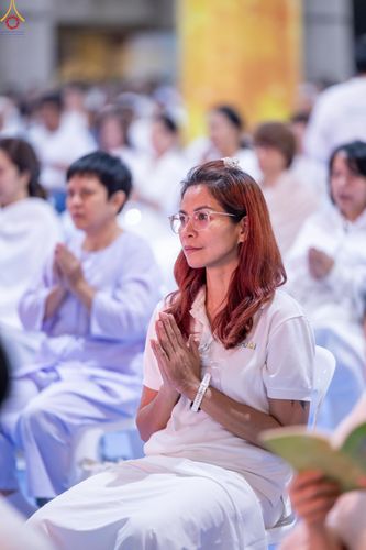 ภาพ No.280357:วันที่ 31 ธันวาคม พ.ศ.2568 -วันที่ 1 มกราคม พ.ศ.2569 พิธีฉลองชัยสวดมนต์บทธัมมจักกับปปวัตนสูตร ครบ 8,000,000,000 จบ , พิธีสวดมนต์ข้ามปี ณ วัดพระธรรมกาย