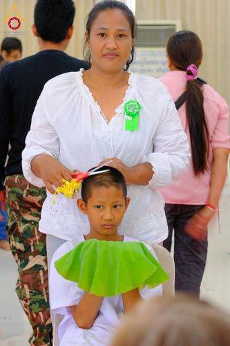 ภาพ No.319866:วันเสาร์ที่ 4 เมษายน พ.ศ.2569 พิธีตัดปอยผมและปลงผม พิธีขอขมาผู้ปกครองและมอบผ้าไตร พิธีบรรพชาและถวายบาตร ณ ศูนย์ปฏิบัติธรรมและศูนย์อบรมเยาวชนเพชรบุรี  ต.ท่าแลง อ.ท่ายาง จ.เพชรบุรี