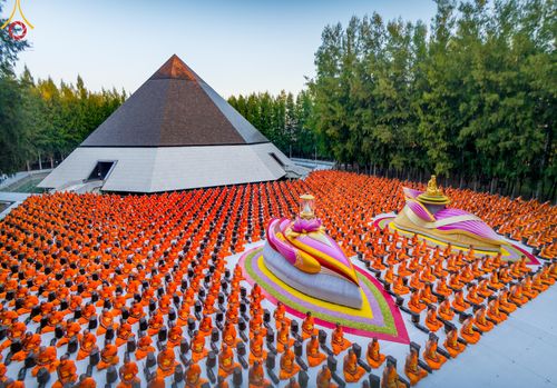 ภาพ No.106242:พระธรรมยาตราร่วมปฏิบัติธรรม และถ่ายภาพหมู่ประวัติศาสตร์ ในโครงการธรรมยาตรากตัญญูบูชา มหาปูชนียาจารย์ พระมงคลเทพมุนี(สด จนฺทสโร) พระผู้ปราบมาร  อนุสรณ์สถาน 7 แห่ง ปีที่ 12  วันที่ 4 มกราคม พ.ศ. 2567  ณ อนุสรณ์สถานมหาวิหารพระมงคลเทพมุนี จ.สุพรรณบุรี