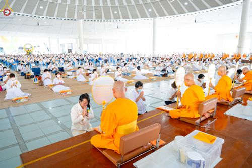 ภาพ No.78098:พิธีบุพเปตพลี ครั้งที่ 132 เพื่ออุทิศบุญกุศลแด่บรรพบุรุษผู้ล่วงลับ วันที่ 21 มีนาคม พ.ศ. 2566 ณ วัดพระธรรมกาย