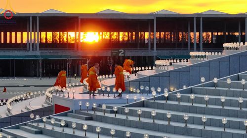 ภาพ No.86463:วันธรรมชัย ปีที่ 55 พิธีทอดผ้าป่ากฐินสมทบครั้งที่1, พิธีเจริญพุทธมนต์ ลูกนิมิตมหาสมบัติฯ พิธีจุดประทีป,พิธีฉลองชัยสวดมนต์บทธัมมจักกัปปวัตนสูตร วันอาทิตย์ที่ 27 สิงหาคม พ.ศ.2566 ณ สภาธรรมกายสากล / มหารัตนวิหารคด วัดพระธรรมกาย