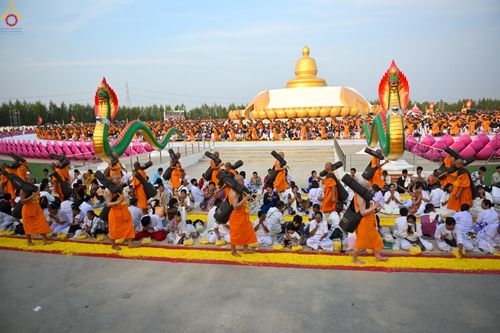 ภาพ No.299556:วันที่ 18 มกราคม พ.ศ. 2569 พิธีต้อนรับพระธรรมยาตรา (ภาพชุดที่ 2) ณ อนุสรณ์สถานลำดับที่ 5  สถานที่เผยแผ่วิชชาธรรมกายครั้งแรก อนุสรณ์สถานบางปลา วัดบางปลา อำเภอบางเลน จังหวัดนครปฐม ในโครงการธรรมยาตรา กตัญญูบูชา มหาปูชนียาจารย์ พระมงคลเทพมุนี(สด จนฺทสโร) พระ