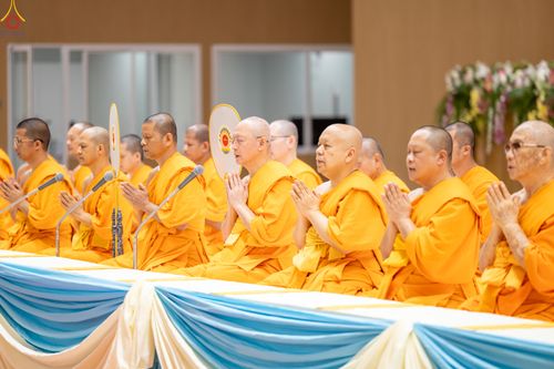 ภาพ No.280516:วันที่ 28 ธันวาคม พ.ศ.2568 พิธีถวายอุปกรณ์ทำความสะอาด ณ ห้องแก้วสารพัดนึก วัดพระธรรมกาย