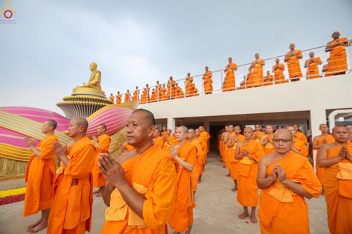 ภาพ No.300039:วันที่ 22 มกราคม พ.ศ.2569 พระธรรมยาตราปฏิบัติธรรม และถ่ายภาพหมู่ประวัติศาสตร์ ณ อาคารธรรมยาตรา กตัญญูบูชามหาปูชนียาจารย์  ตรงข้ามวัดปากน้ำภาษีเจริญ จ.กรุงเทพมหานคร ในโครงการธรรมยาตรา กตัญญูบูชา มหาปูชนียาจารย์ พระมงคลเทพมุนี(สด จนฺทสโร) พระผู้ปราบมาร อนุ