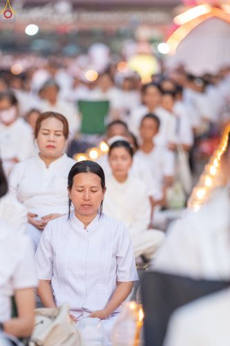 ภาพ No.297123:วันที่ 17 มกราคม พ.ศ. 2569 พิธีจุดประทีปถวายเป็นพุทธบูชา และบูชาธรรมมหาปูชนียาจารย์ (ภาพชุดที่ 2) ณ วัดโบสถ์บน ต.บางคูเวียง จ.นนทบุรี อนุสรณ์สถานลำดับที่ 4 สถานที่เกิดด้วยกายธรรม ในโครงการธรรมยาตรา กตัญญูบูชา มหาปูชนียาจารย์ พระมงคลเทพมุนี(สด จนฺทสโร) พร