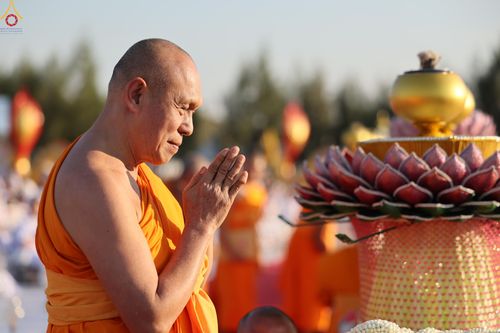 ภาพ No.301919:วันที่ 23 มกราคม พ.ศ. 2569 พิธีจุดประทีปธรรมถวายเป็นพุทธบูชา และบูชาธรรมมหาปูชนียาจารย์  ณ อนุสรณ์สถานลำดับที่ 5 สถานที่เผยแผ่วิชชาธรรมกายครั้งแรก อนุสรณ์สถานบางปลา วัดบางปลา อำเภอบางเลน จังหวัดนครปฐม ในโครงการธรรมยาตรา กตัญญูบูชา มหาปูชนียาจารย์ พระมงคล