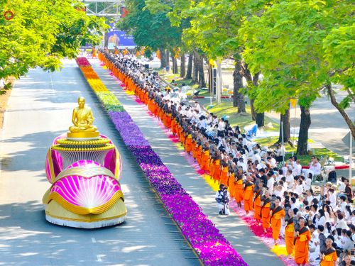 ภาพ No.304809:วันที่ 25 มกราคม พ.ศ. 2569 พิธีต้อนรับพระธรรมยาตรา (ภาพชุดที่ 2) รร.สามัคคีราษฏร์บำรุง-วัดพระธรรมกาย ในโครงการธรรมยาตรา กตัญญูบูชา มหาปูชนียาจารย์ พระมงคลเทพมุนี(สด จนฺทสโร) พระผู้ปราบมาร อนุสรณ์สถาน 7 แห่ง ปีที่ 14